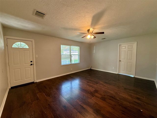 502 E Jackson Street, West Columbia, TX 77486