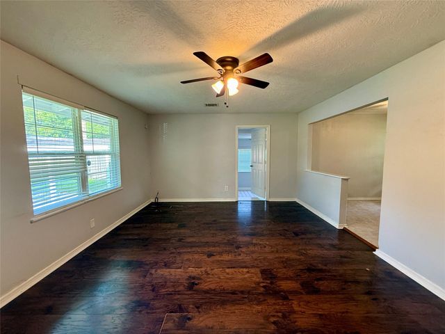 502 E Jackson Street, West Columbia, TX 77486