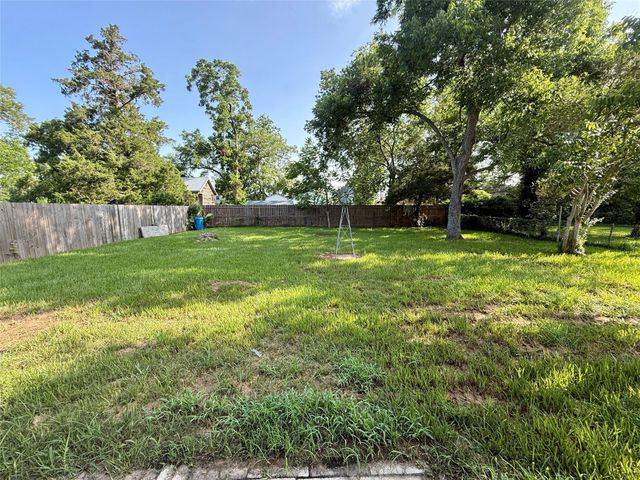 502 E Jackson Street, West Columbia, TX 77486