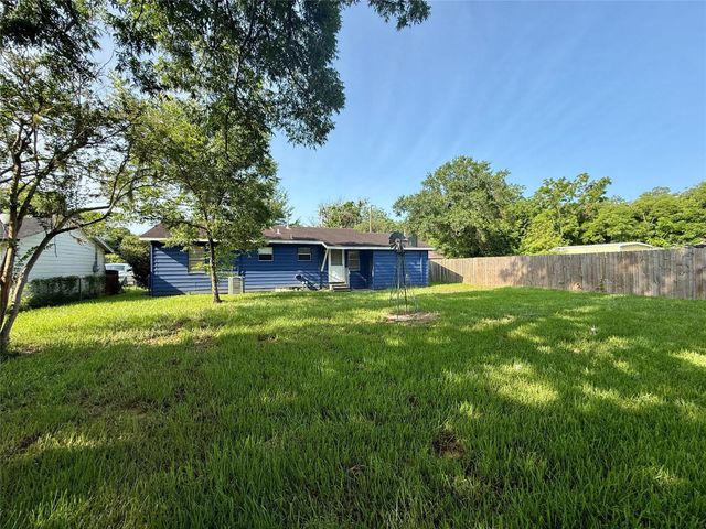 502 E Jackson Street, West Columbia, TX 77486