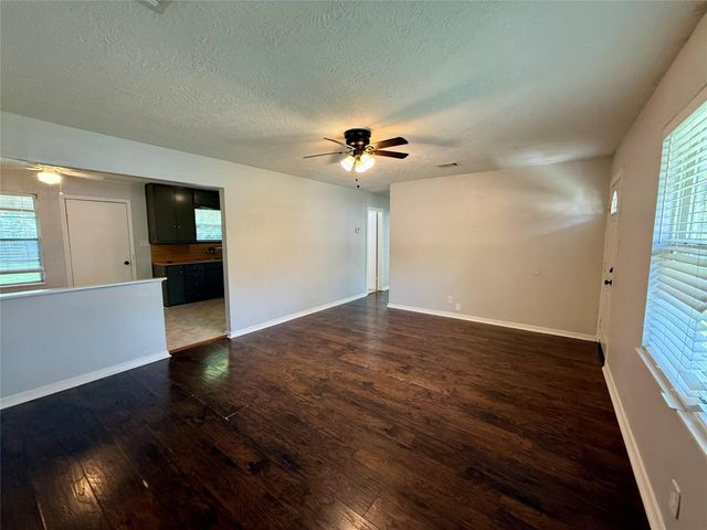502 E Jackson Street, West Columbia, TX 77486