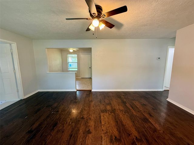 502 E Jackson Street, West Columbia, TX 77486