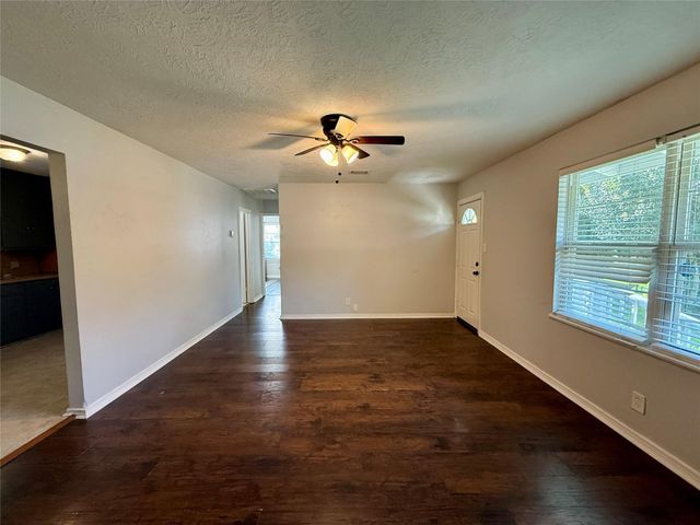 502 E Jackson Street, West Columbia, TX 77486