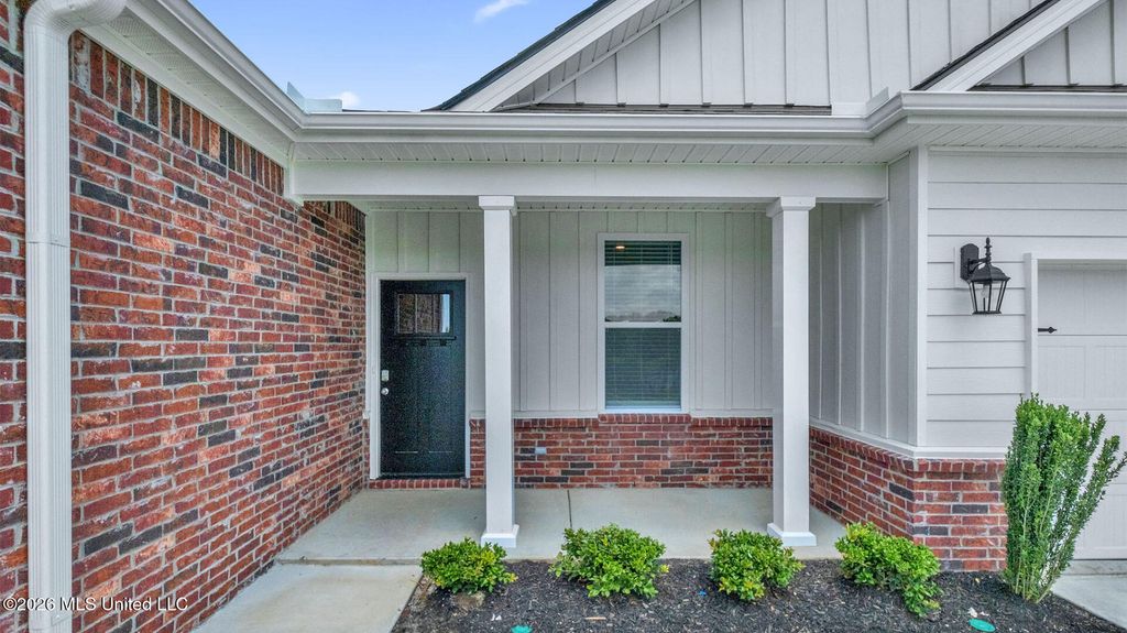 8351 Bankhead Drive, Olive Branch, MS 38654 — exterior