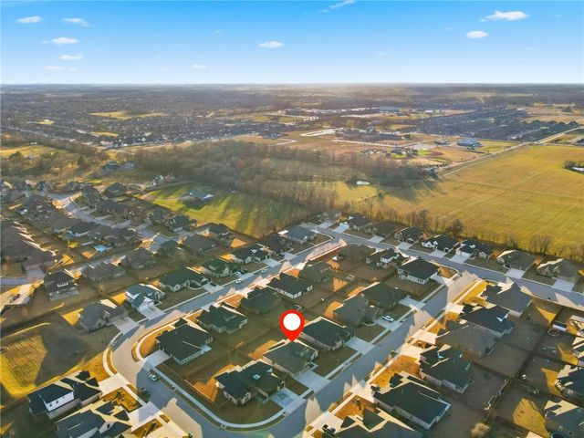 231 Ambry Loop, Centerton, AR 72719