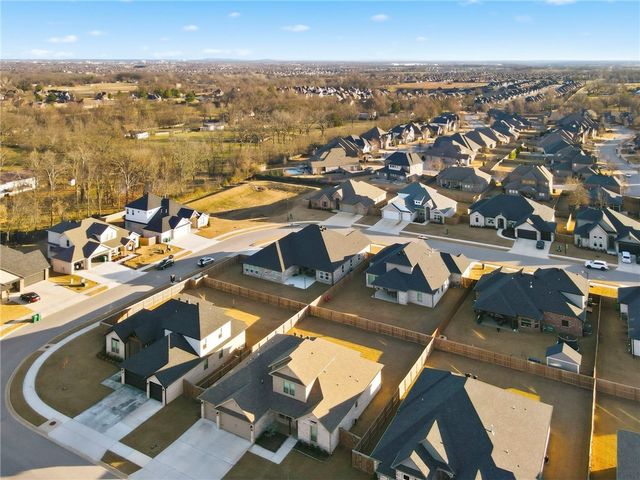 231 Ambry Loop, Centerton, AR 72719