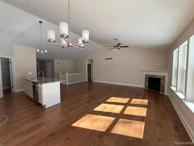315 Canyon Creek Court 27, Howell, MI 48843