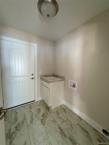 315 Canyon Creek Court 27, Howell, MI 48843