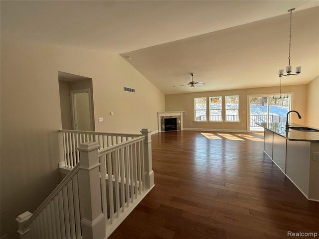 315 Canyon Creek Court 27, Howell, MI 48843