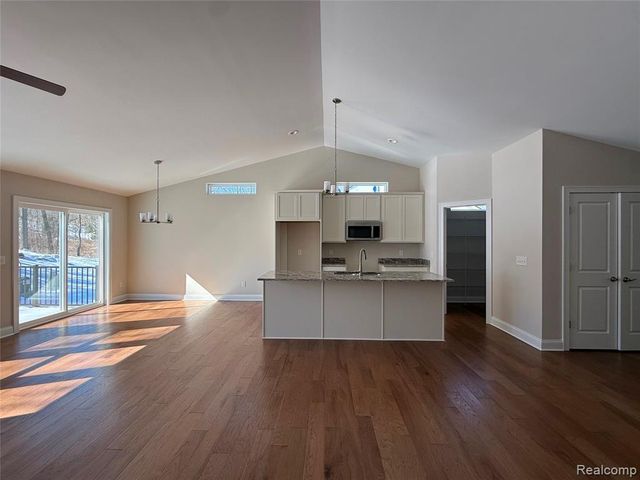 315 Canyon Creek Court 27, Howell, MI 48843