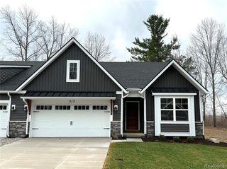 315 Canyon Creek Court 27, Howell, MI 48843