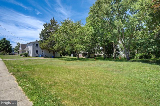 339 BROAD ST, Elmer, NJ 08318