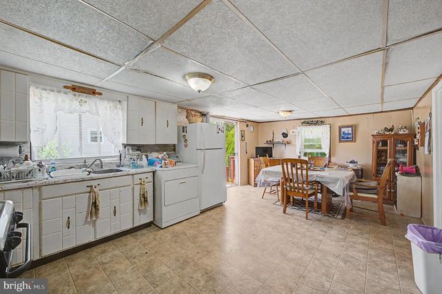 339 BROAD ST, Elmer, NJ 08318