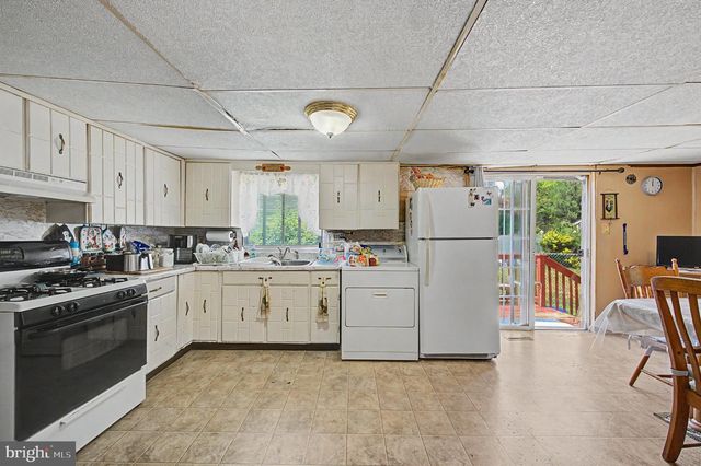 339 BROAD ST, Elmer, NJ 08318
