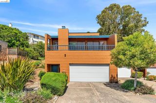 10 Sereno Cir, Oakland, CA 94619