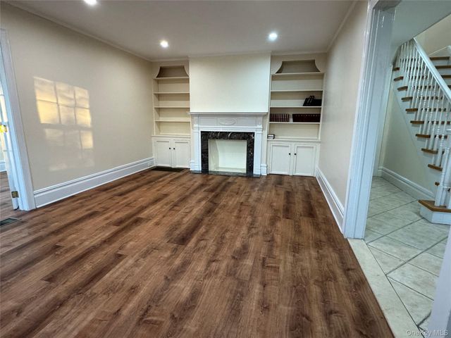 651 W Broadway, Cedarhurst, NY 11516