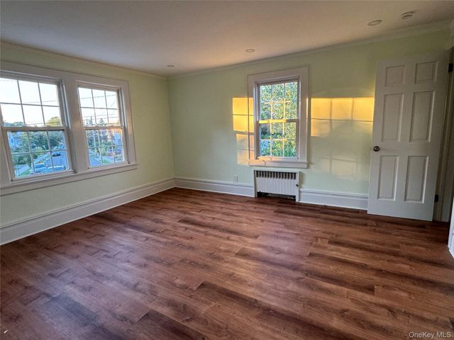 651 W Broadway, Cedarhurst, NY 11516
