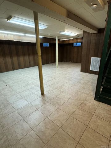 651 W Broadway, Cedarhurst, NY 11516