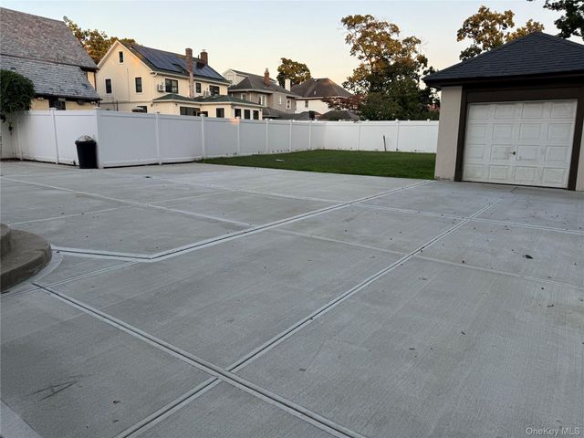 651 W Broadway, Cedarhurst, NY 11516