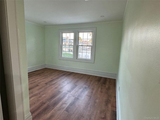 651 W Broadway, Cedarhurst, NY 11516