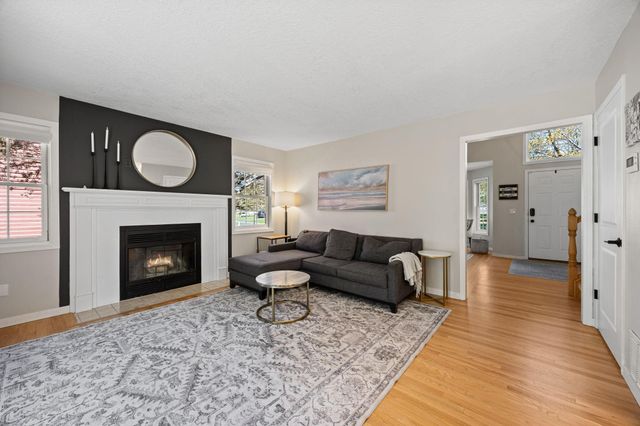 16930 Hanover Lane, Eden Prairie, MN 55347