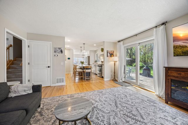 16930 Hanover Lane, Eden Prairie, MN 55347
