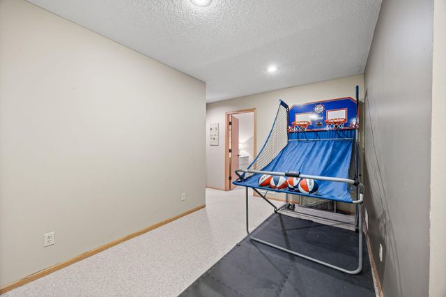 16930 Hanover Lane, Eden Prairie, MN 55347