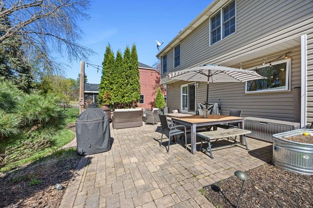 16930 Hanover Lane, Eden Prairie, MN 55347