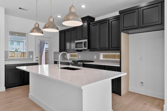 1302 Shaded Rock Drive, Missouri City, TX 77459