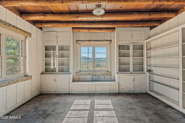 16057 S SICKLES RANCH Road, Peeples Valley, AZ 86332