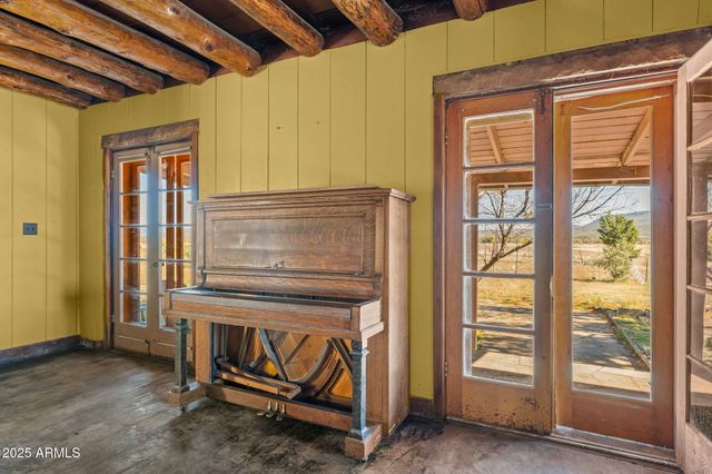 16057 S SICKLES RANCH Road, Peeples Valley, AZ 86332