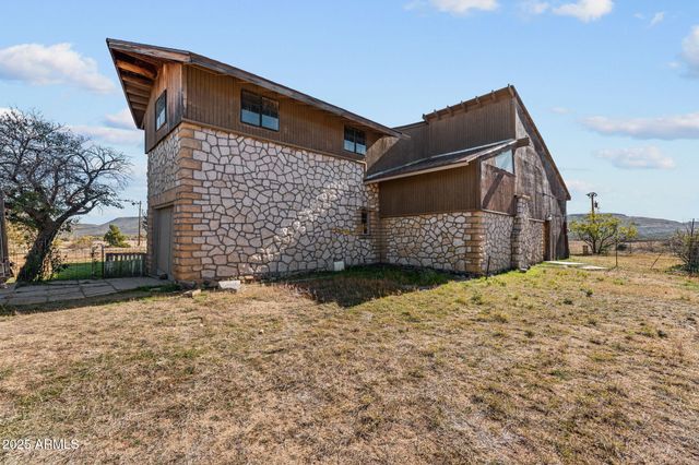 16057 S SICKLES RANCH Road, Peeples Valley, AZ 86332