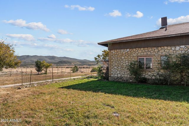 16057 S SICKLES RANCH Road, Peeples Valley, AZ 86332