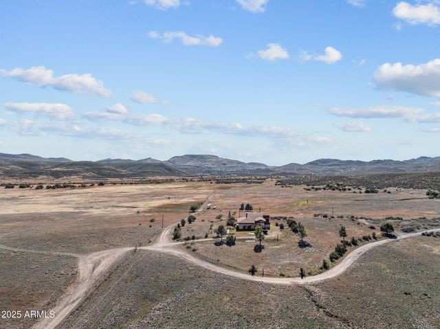 16057 S SICKLES RANCH Road, Peeples Valley, AZ 86332