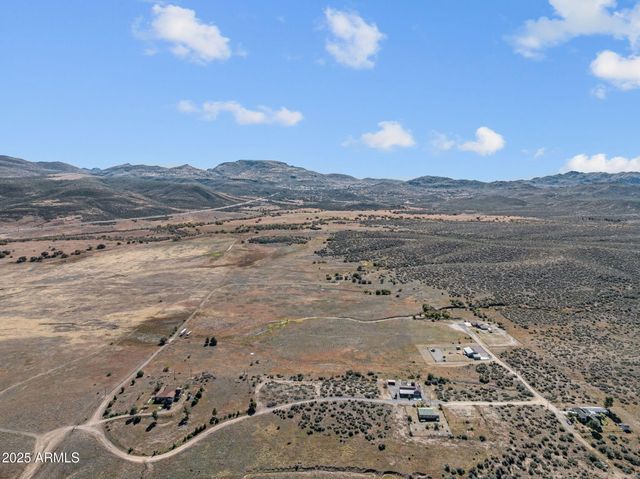 16057 S SICKLES RANCH Road, Peeples Valley, AZ 86332