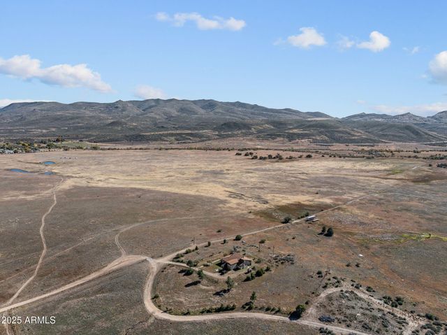 16057 S SICKLES RANCH Road, Peeples Valley, AZ 86332