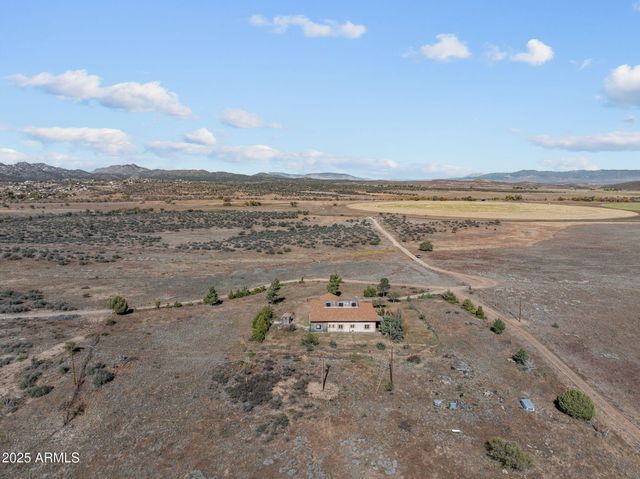 16057 S SICKLES RANCH Road, Peeples Valley, AZ 86332