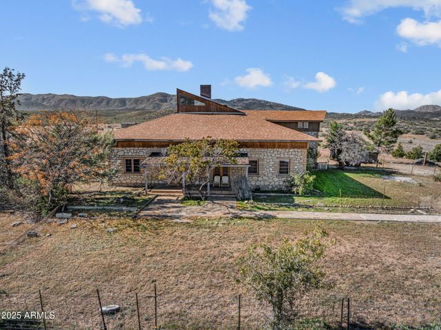 16057 S SICKLES RANCH Road, Peeples Valley, AZ 86332