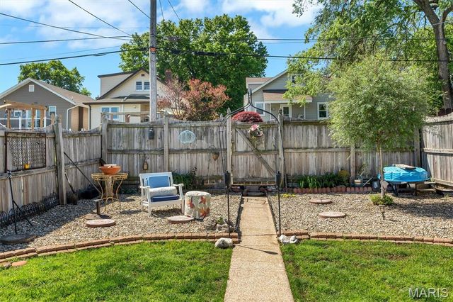 5446 Dempsey Avenue, St Louis, MO 63110