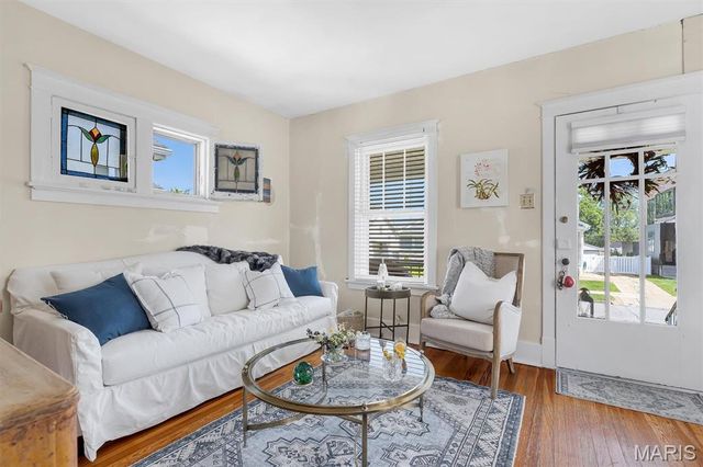 5446 Dempsey Avenue, St Louis, MO 63110