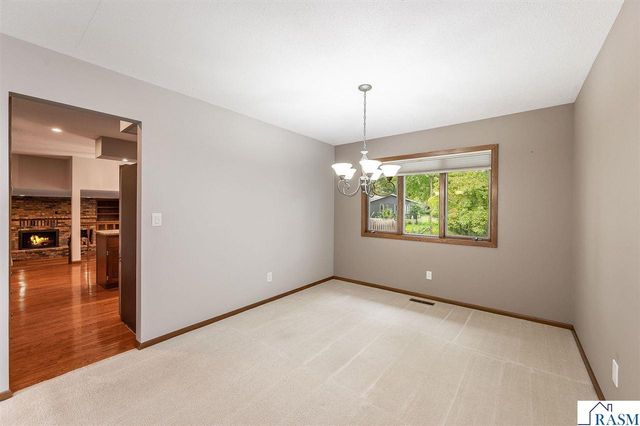 1003 Shady Oak Drive, North Mankato, MN 56003