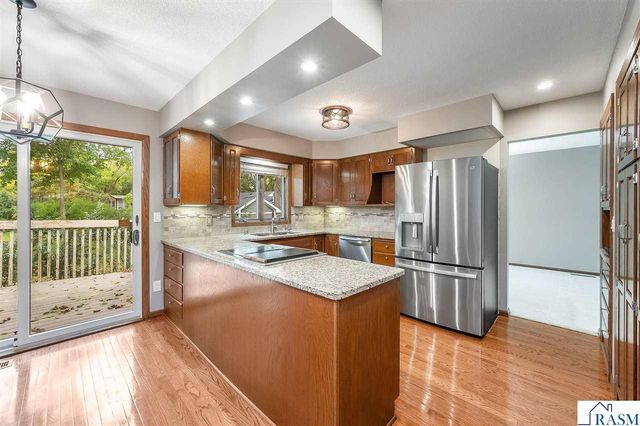 1003 Shady Oak Drive, North Mankato, MN 56003
