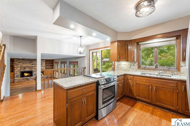 1003 Shady Oak Drive, North Mankato, MN 56003