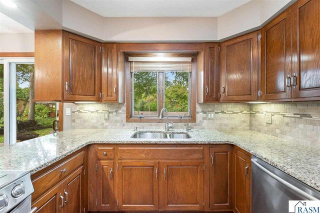 1003 Shady Oak Drive, North Mankato, MN 56003