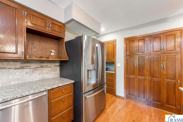 1003 Shady Oak Drive, North Mankato, MN 56003