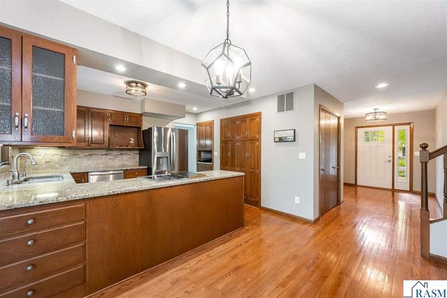 1003 Shady Oak Drive, North Mankato, MN 56003