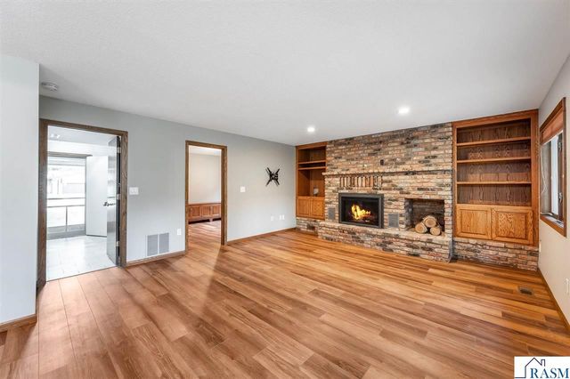 1003 Shady Oak Drive, North Mankato, MN 56003