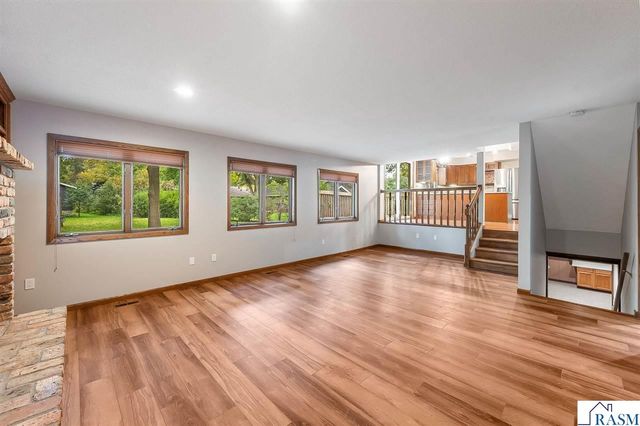 1003 Shady Oak Drive, North Mankato, MN 56003