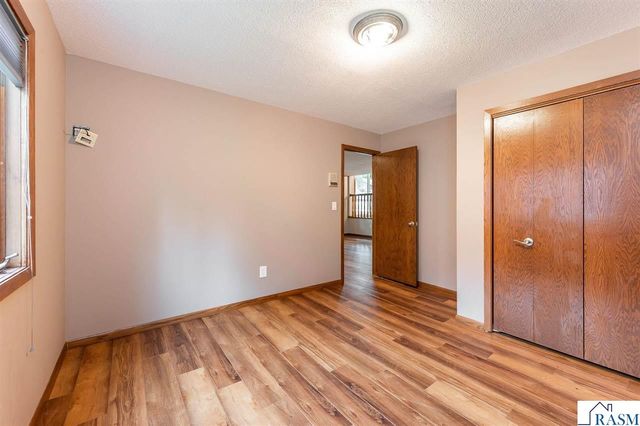 1003 Shady Oak Drive, North Mankato, MN 56003