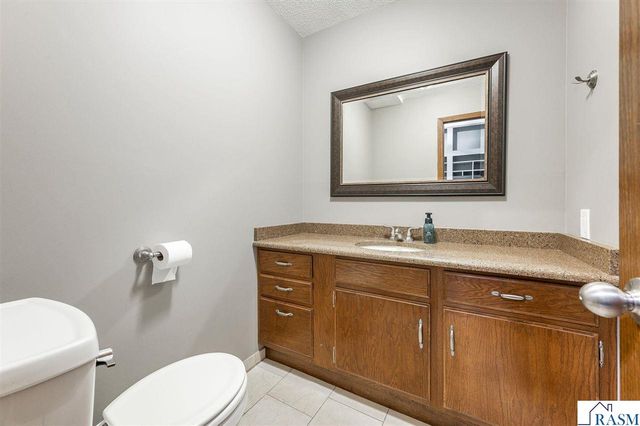 1003 Shady Oak Drive, North Mankato, MN 56003